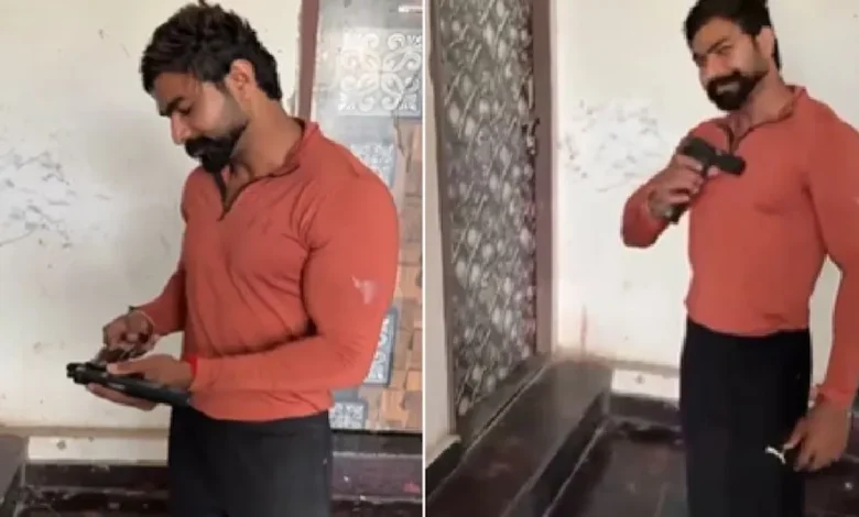 Delhi Dallupura suicide, shocking incident Delhi, licensed pistol case