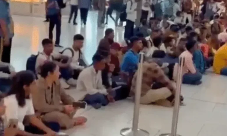 SpiceJet Flight Delay, Delhi Airport, Dubai Flight, SpiceJet Protest, Flight Delay