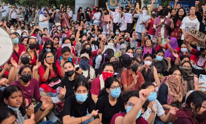 Lady Shri Ram College, Delhi Women Safety, Kalkaji Case, Aastha Kunj Park, LSR Students Protest